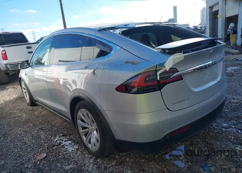 2016 Tesla Model X 60D/70D/75D/90D/P100D из США, поврежденный, VIN 5YJXCBE2XGF017668